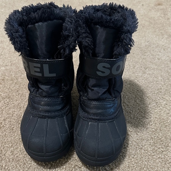 Sorel Black Snow Boots with Fur Trim - Picture 3 of 6